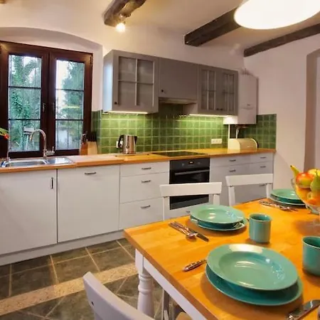 Vakantiehuis Comfortable Home, Pool, Sauna, Jacuzzi *