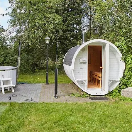 Comfortable Home, Pool, Sauna, Jacuzzi Vakantiehuis