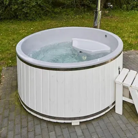 Vakantiehuis Comfortable Home, Pool, Sauna, Jacuzzi *