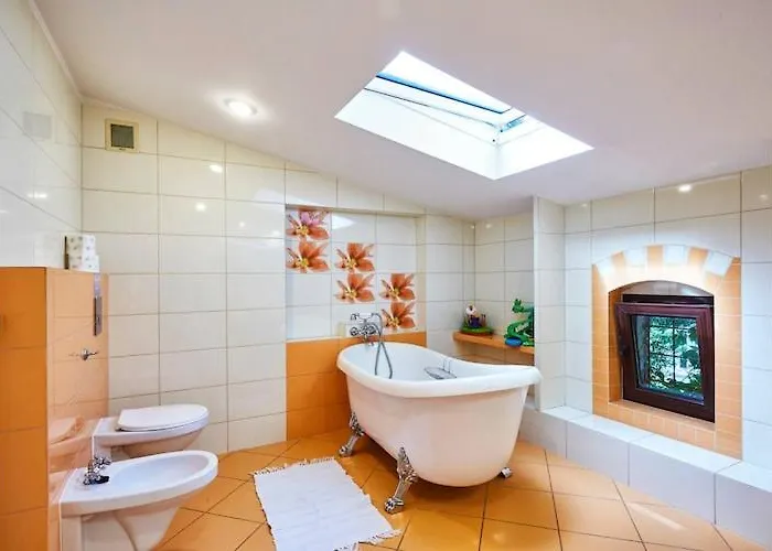 Ferienhaus Comfortable Home, Pool, Sauna, Jacuzzi